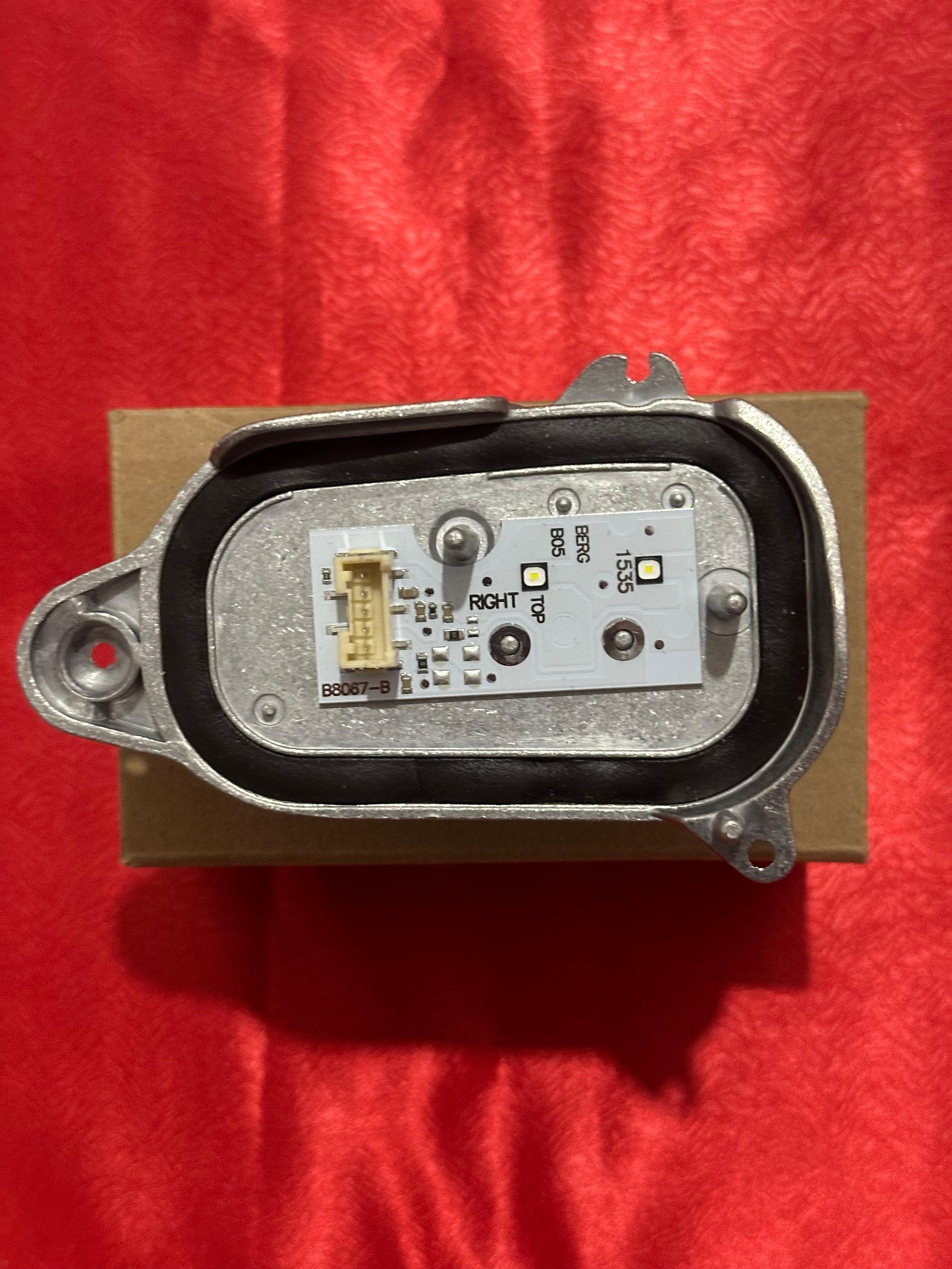 8R0941476 AUDİ Q5 LED MODÜLÜ SAĞ