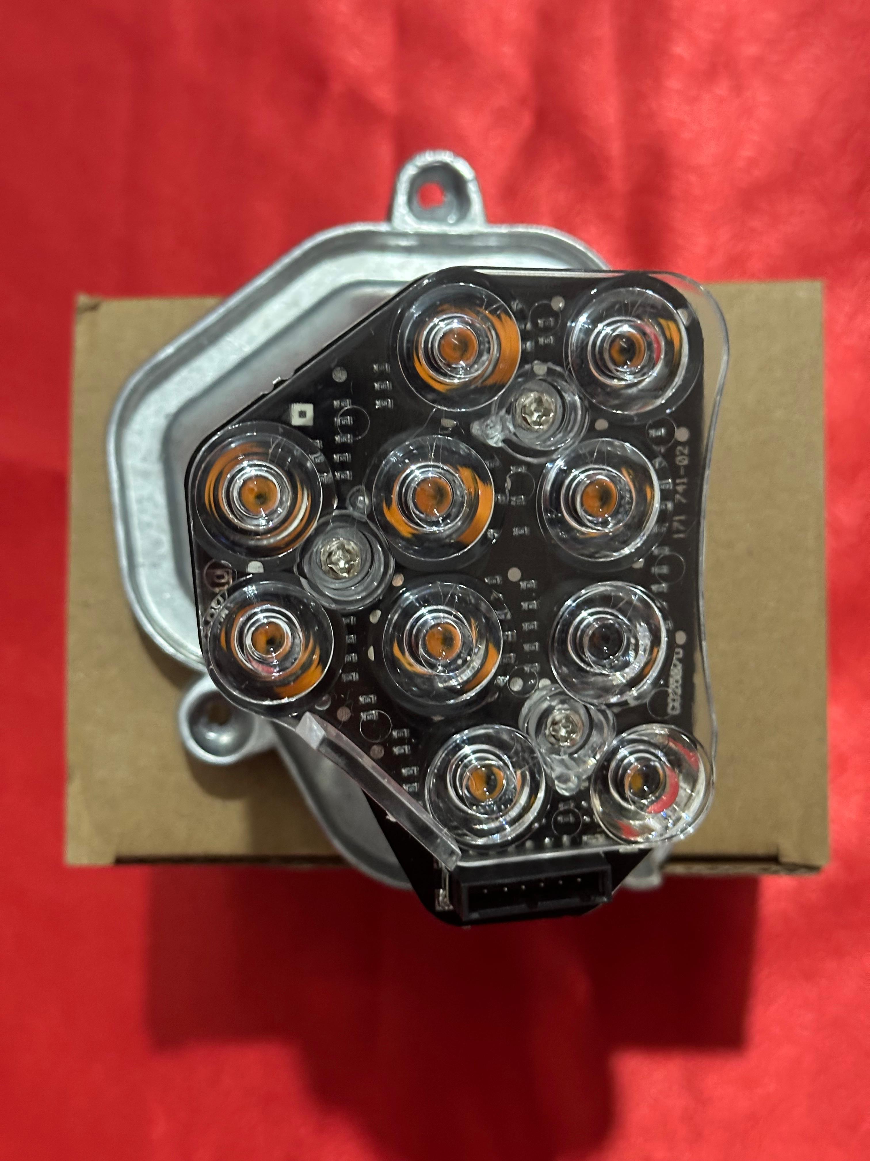 7271902 BMW F10 DÜZ SİNYAL LED MODÜLÜ SAĞ