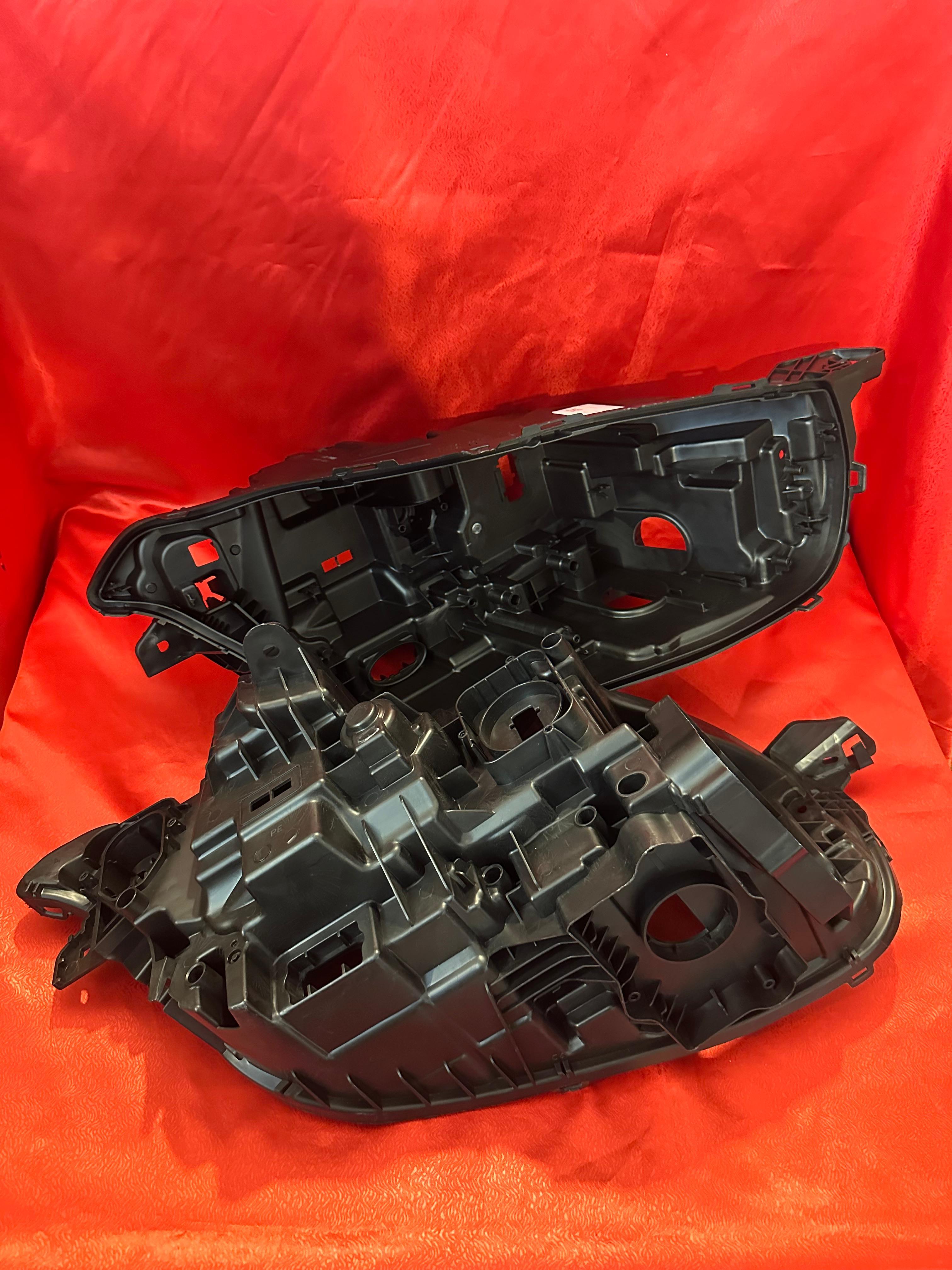 L VOLVO XC90 15-22 3 BEYİNLİ FAR KASASI SOL