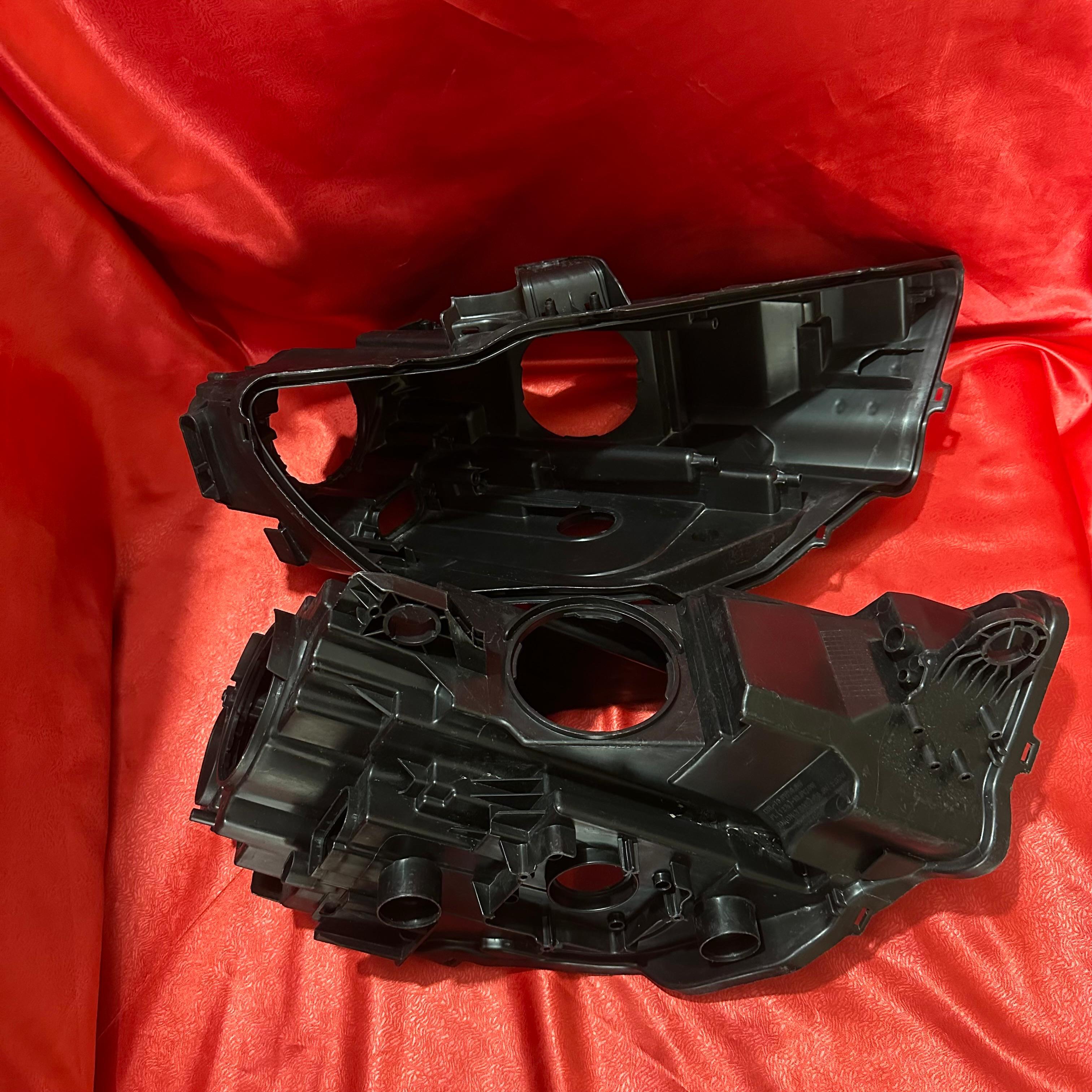 TAKIM AUDİ A3 17-19 XENON FAR KASASI