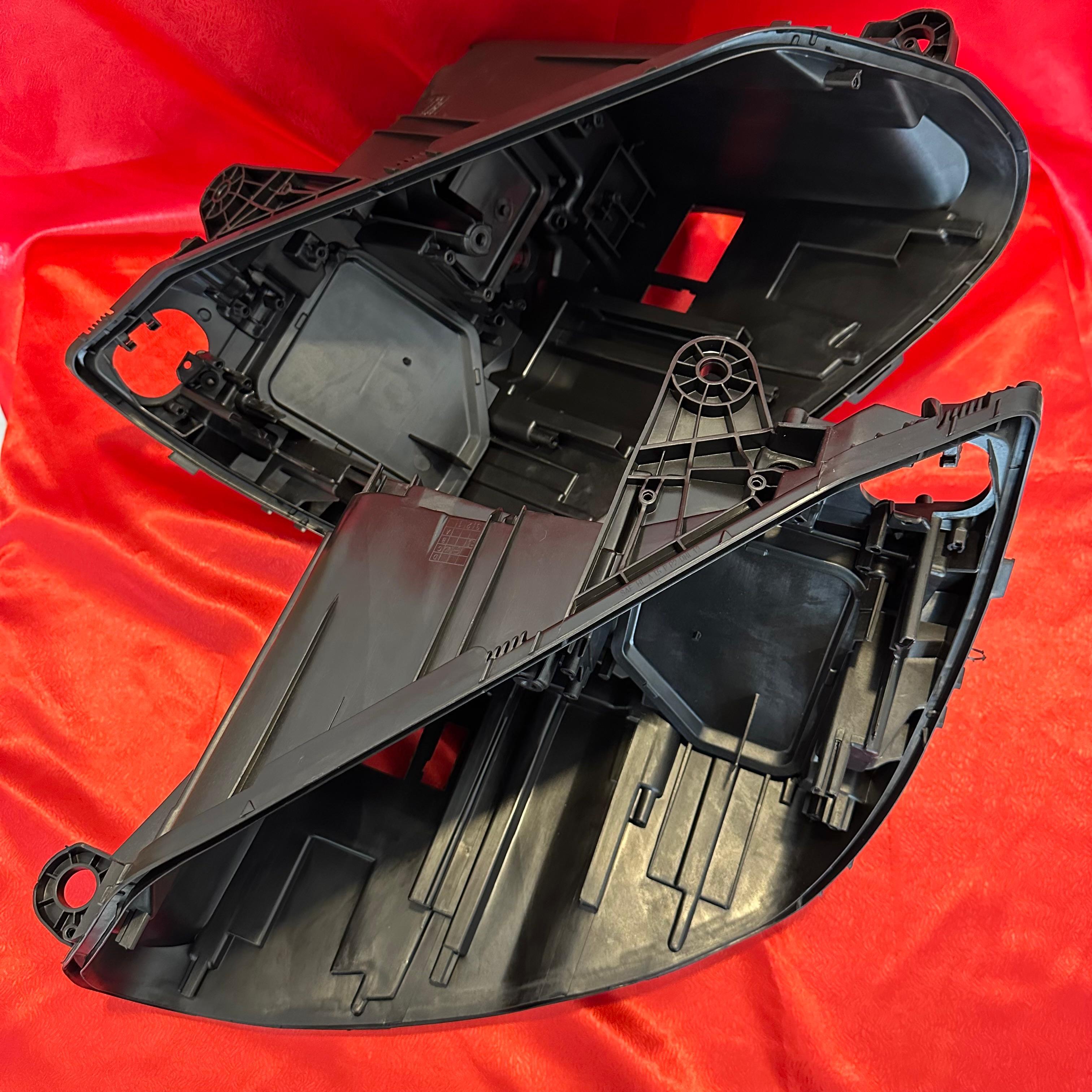 R MERCEDES W205 15-18 TEK MERCEKLİ FAR KASASI SAĞ