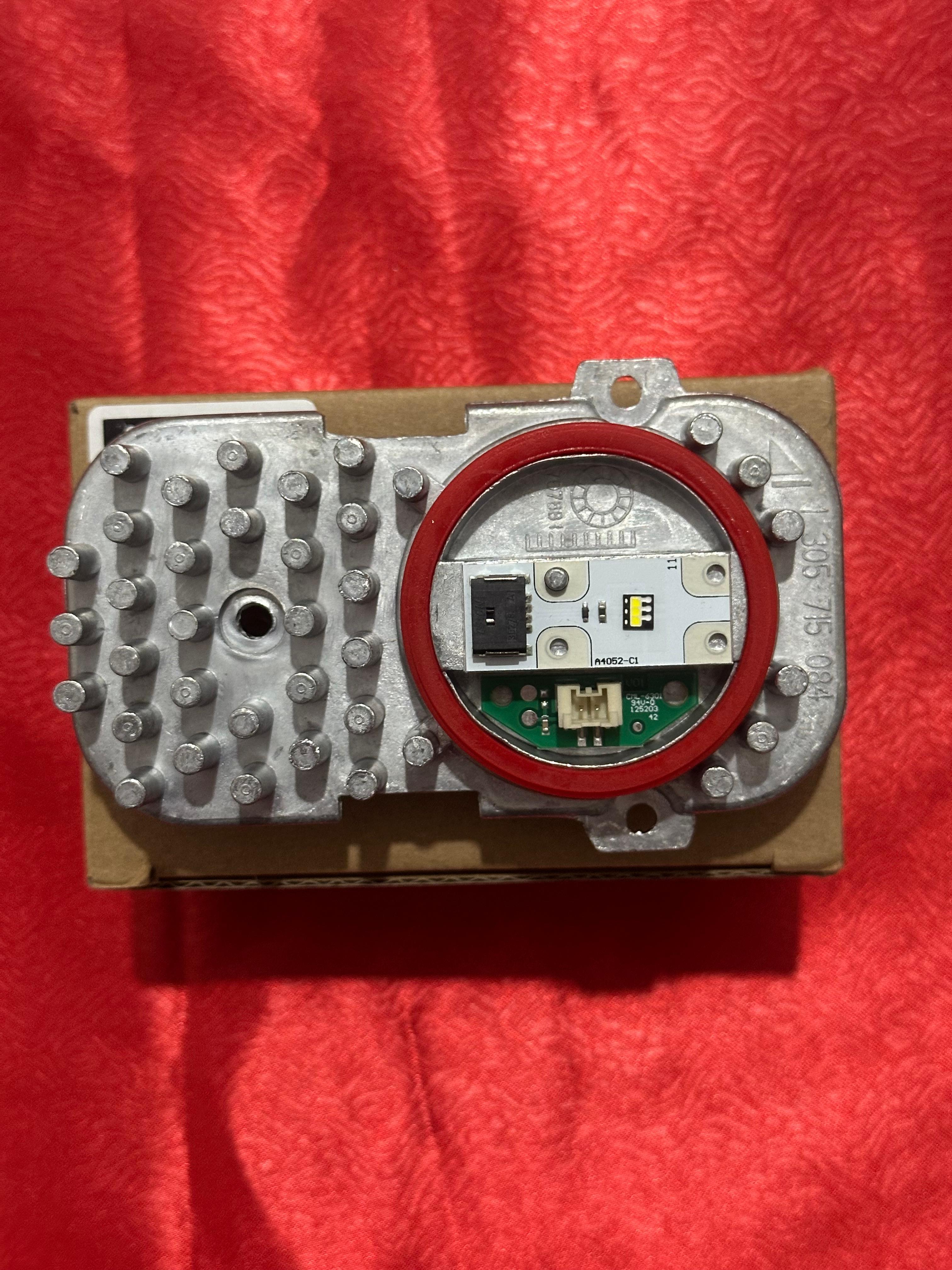 7263051 BMW SARI RENK E90 , E92 , F32 LED MODÜLÜ YELLOW