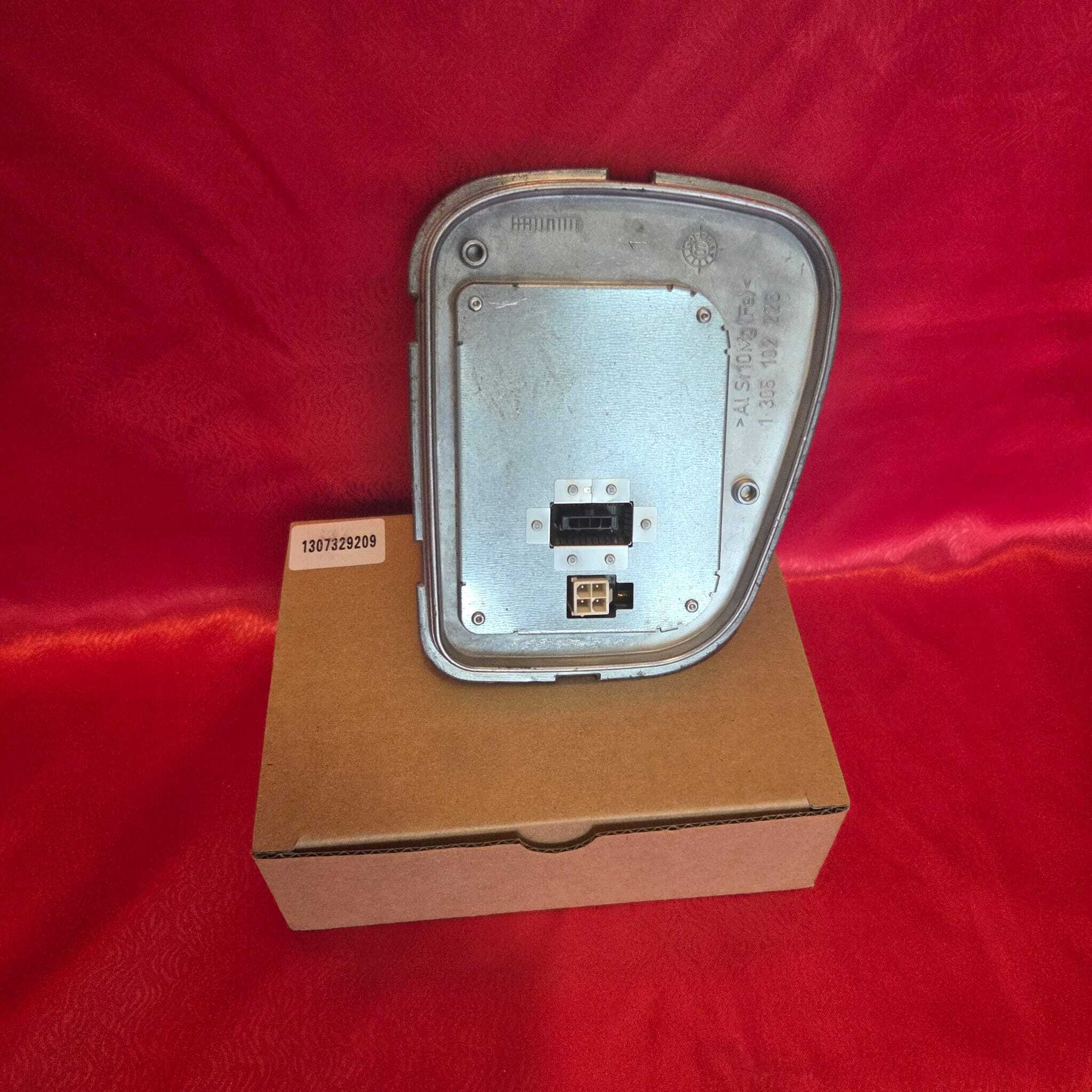 1307329210 VOLVO S40 XENON BEYNİ SAĞ